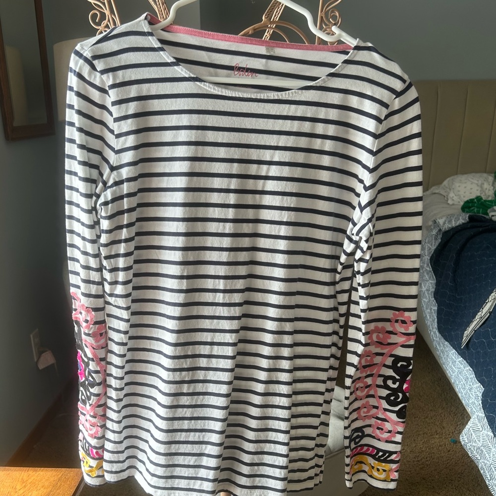 Boden Embroidered Sleeve Stripe LS T Shirt 12